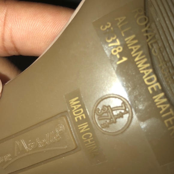 High heels - Picture 2 of 2